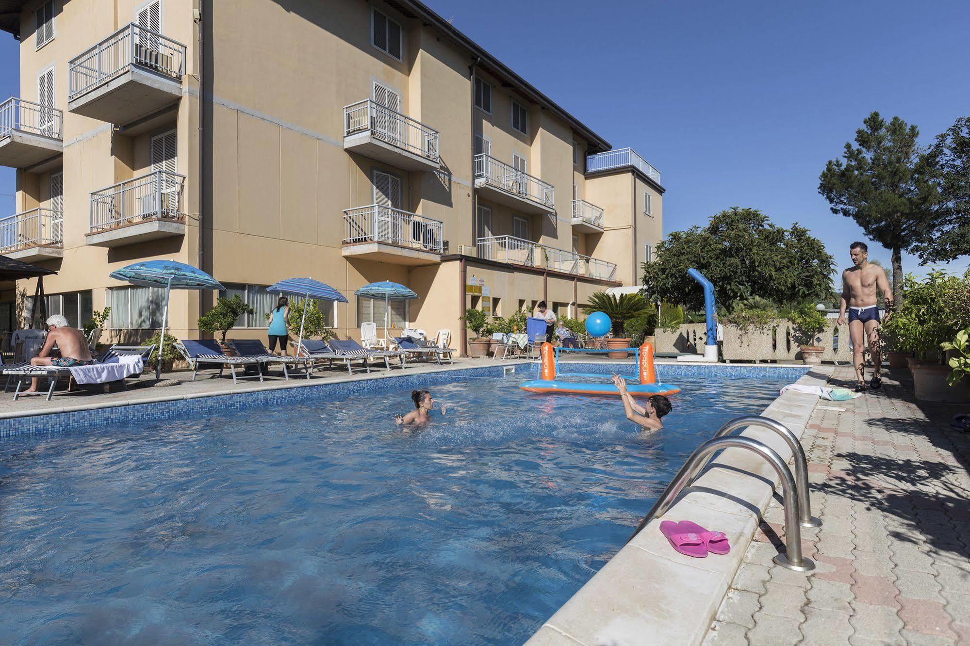 Hotel Darsena Passignano sul Trasimeno Exterior foto
